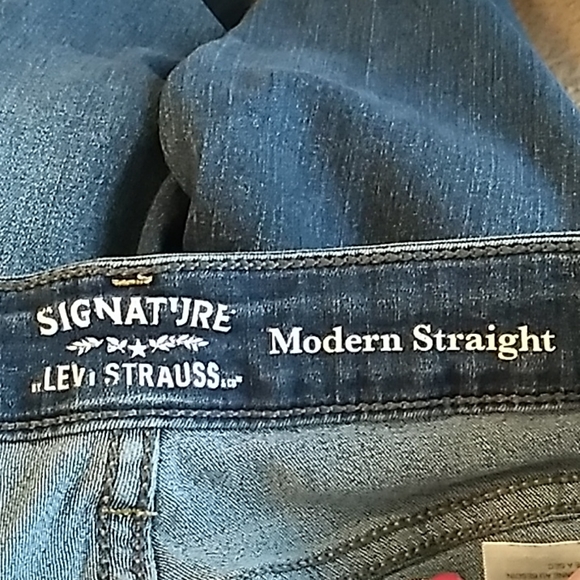 Levi Signature Modern Straight Jeans. Sz 6 - Picture 8 of 9